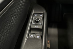 punainen CUPRA Born 2022 kuva 18.