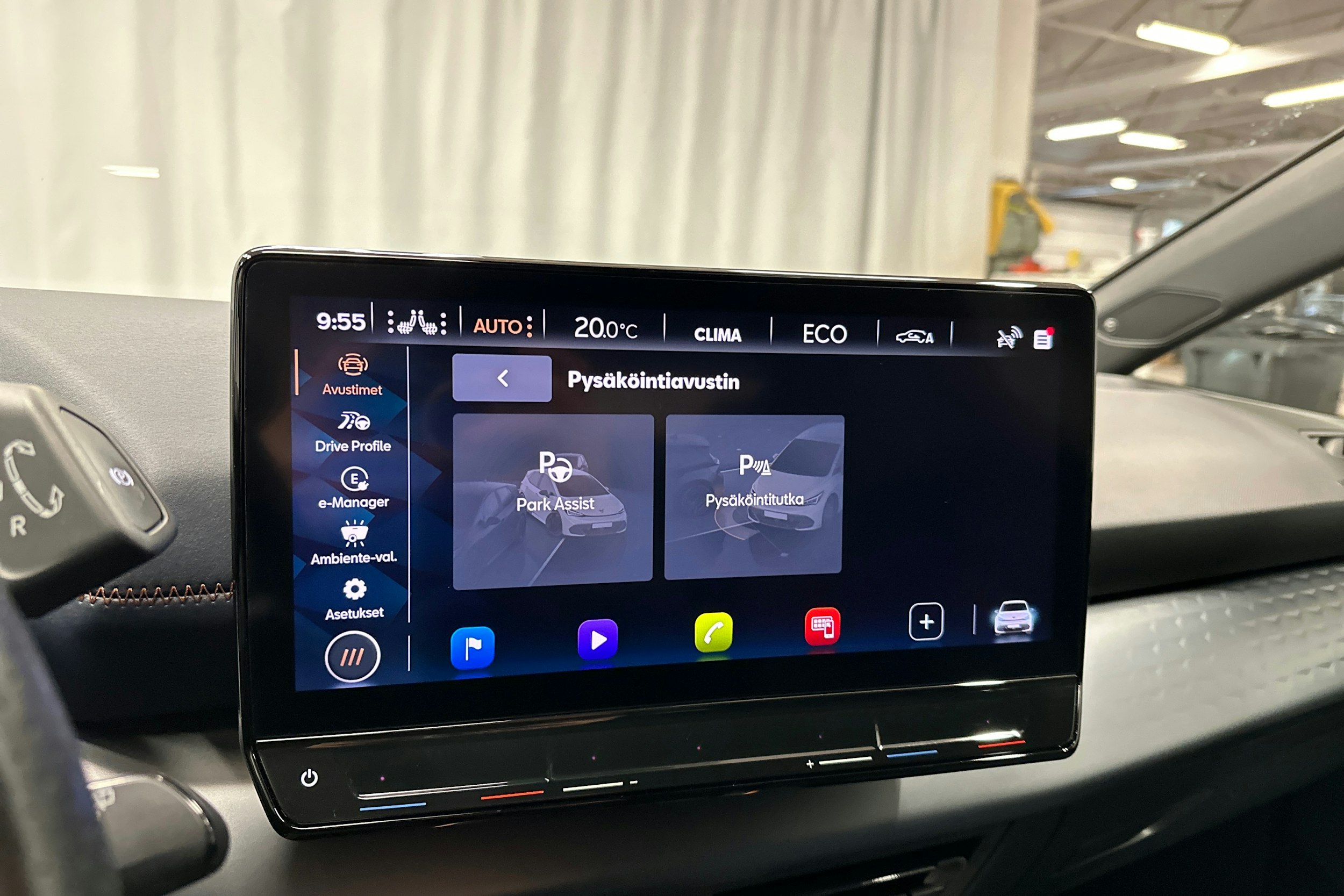 punainen CUPRA Born 2022 kuva 23.