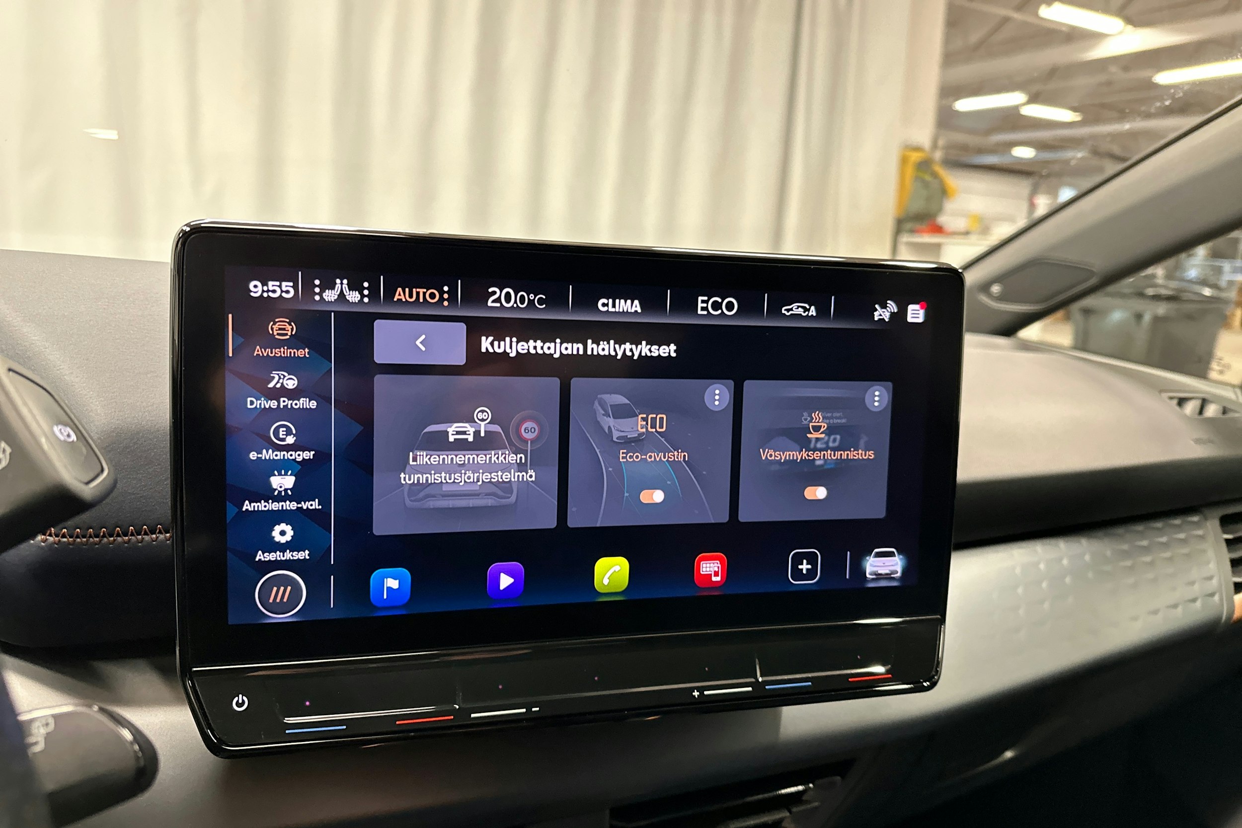 punainen CUPRA Born 2022 kuva 25.