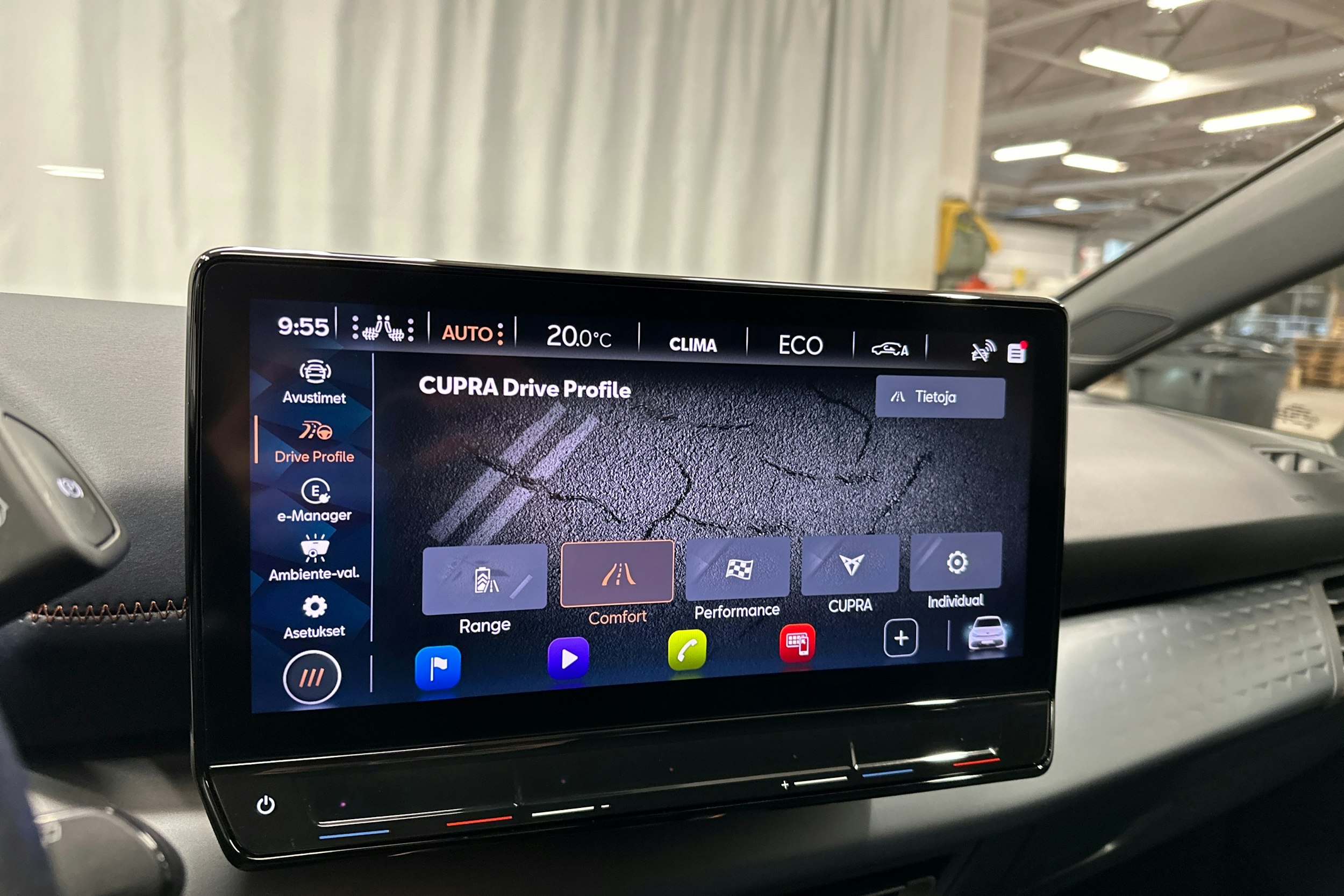punainen CUPRA Born 2022 kuva 26.