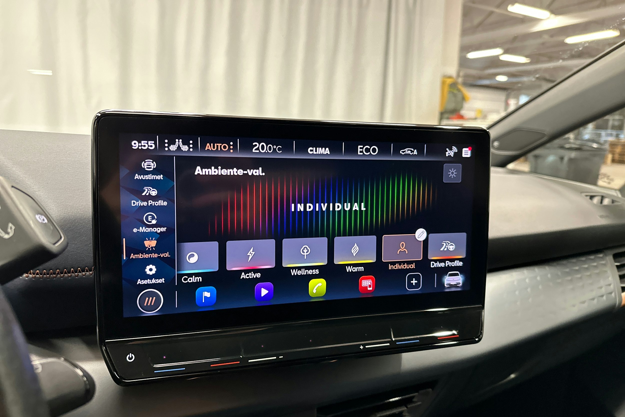 punainen CUPRA Born 2022 kuva 27.