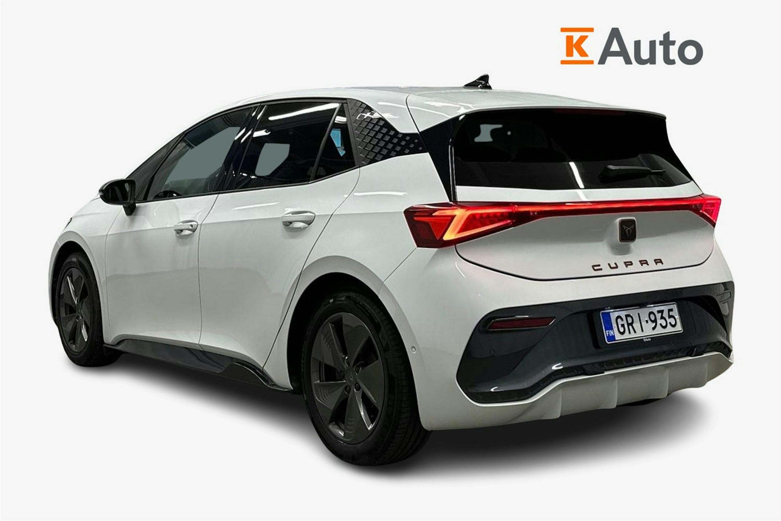 valkoinen CUPRA Born 2022 kuva 2.