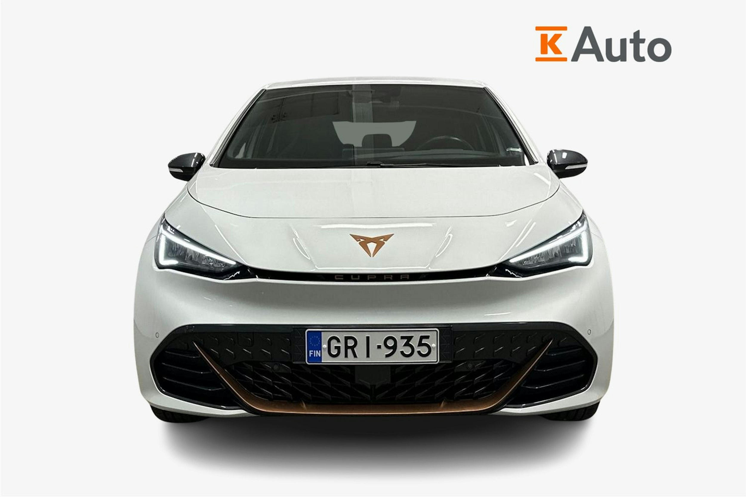 valkoinen CUPRA Born 2022 kuva 5.