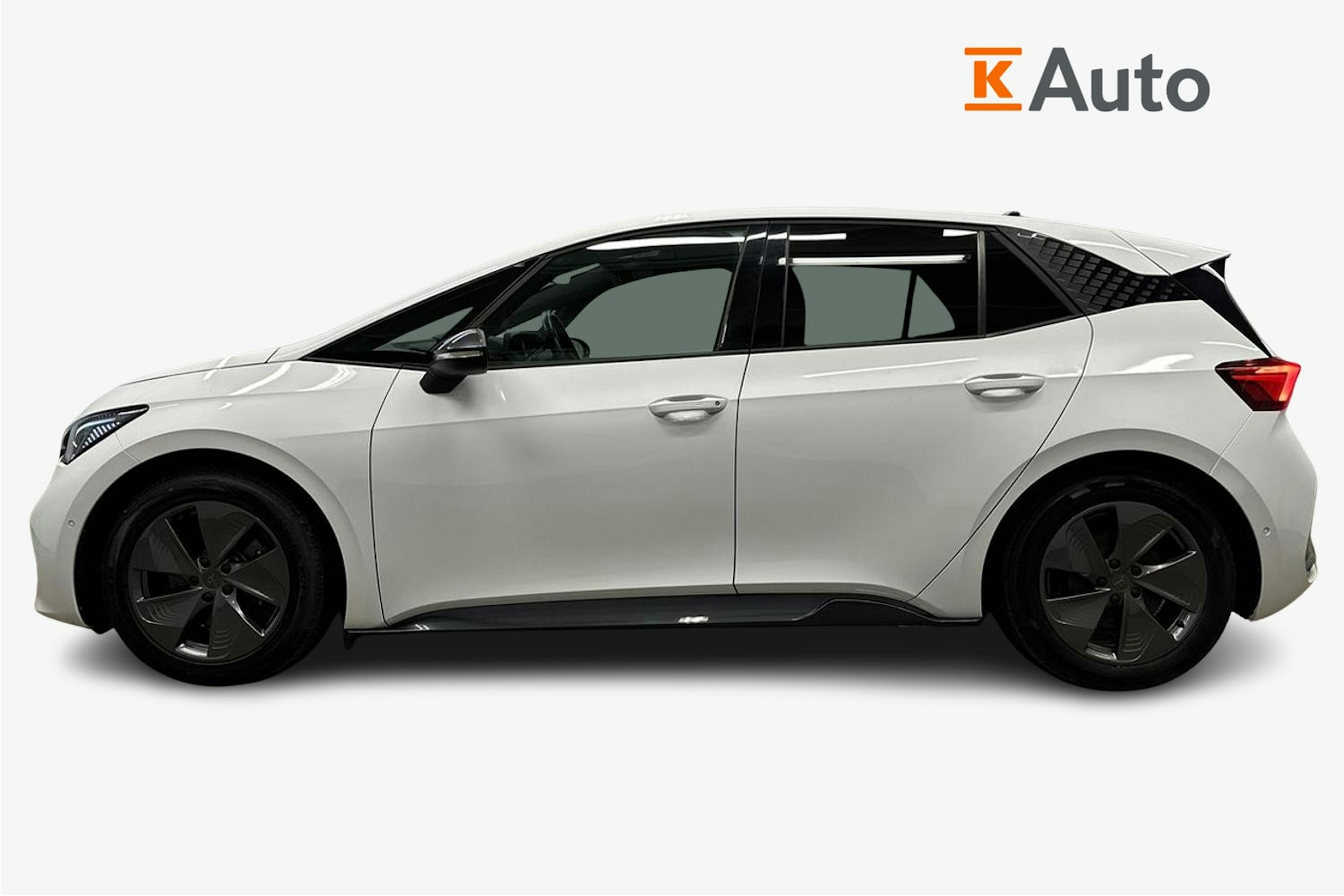 valkoinen CUPRA Born 2022 kuva 6.