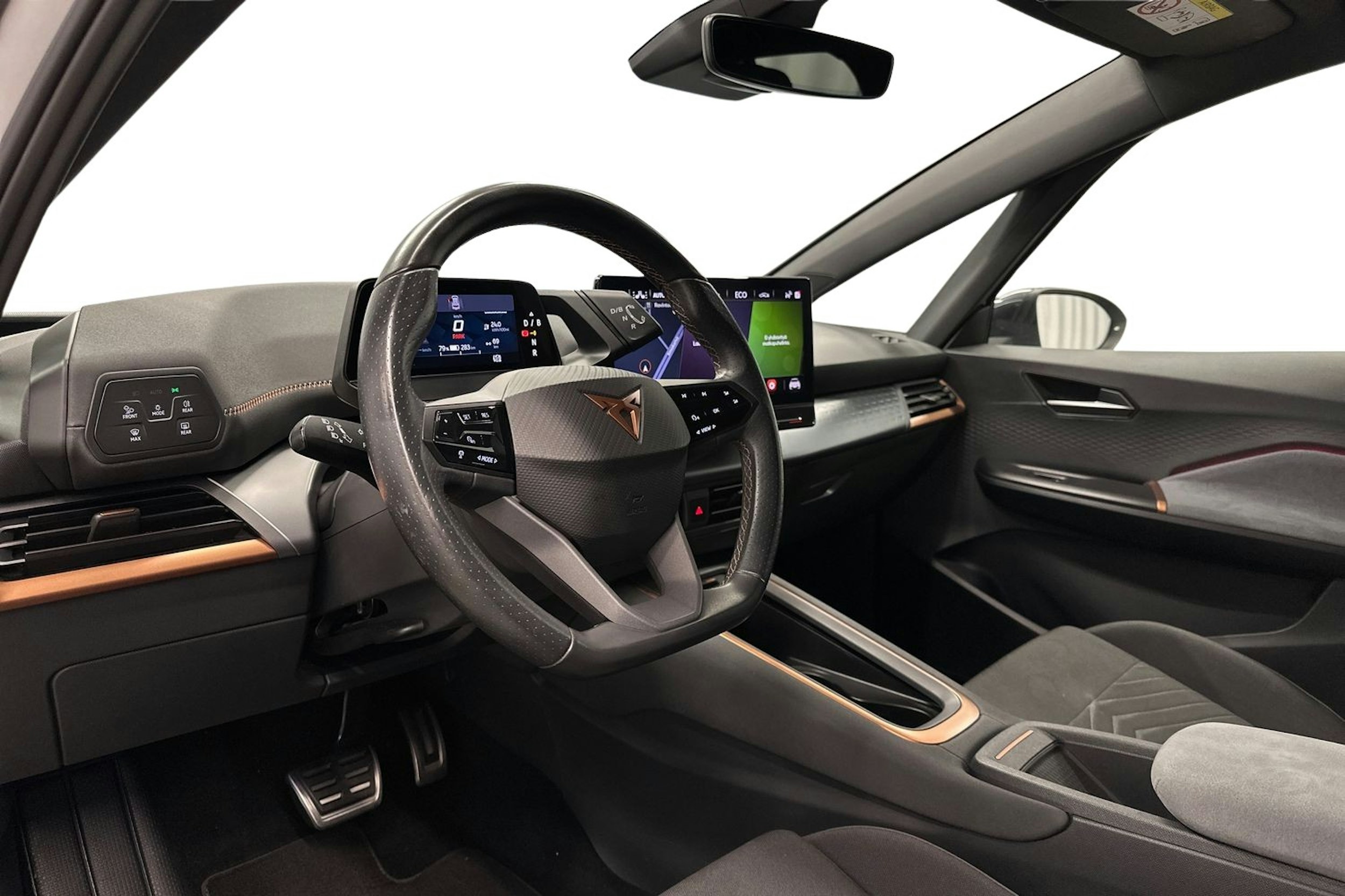 valkoinen CUPRA Born 2022 kuva 7.
