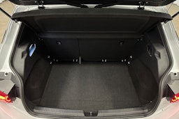 valkoinen CUPRA Born 2022 kuva 14.