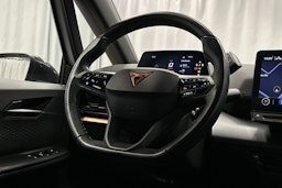 valkoinen CUPRA Born 2022 kuva 15.