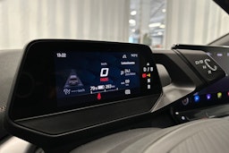 valkoinen CUPRA Born 2022 kuva 19.