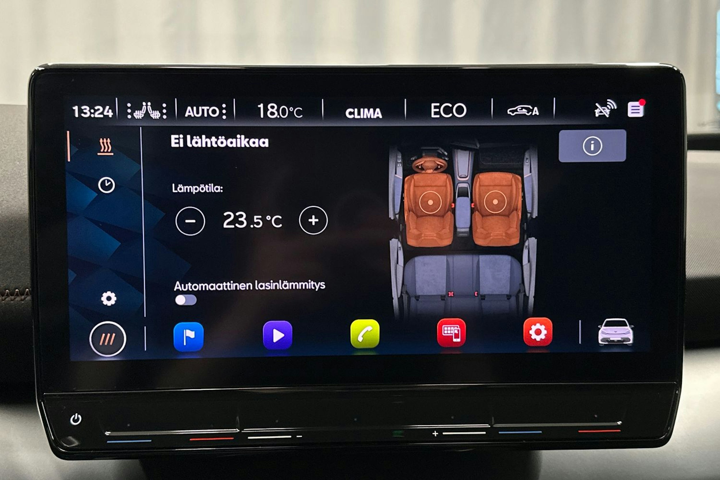 valkoinen CUPRA Born 2022 kuva 23.