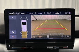 valkoinen CUPRA Born 2022 kuva 29.