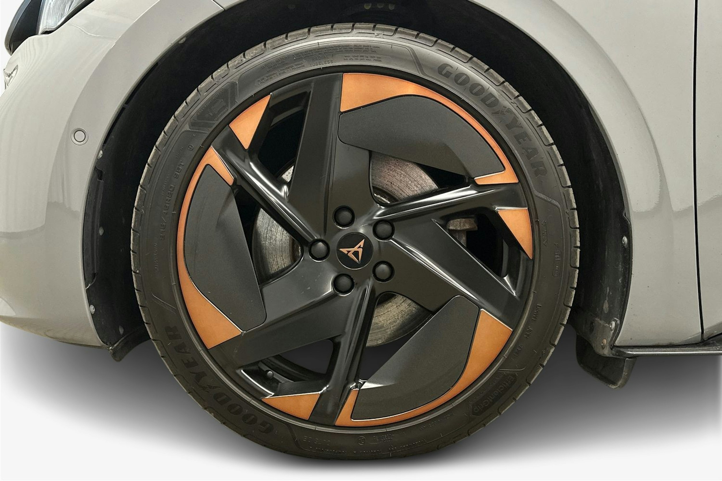 harmaa CUPRA Born 2022 kuva 9.