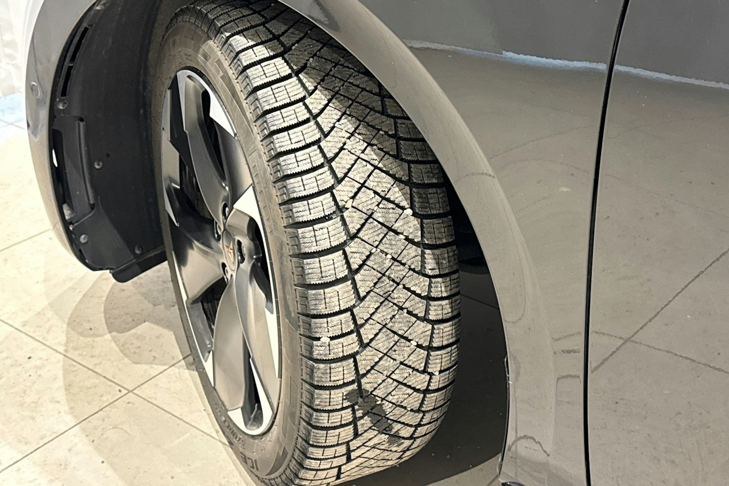 harmaa CUPRA Born 2023 kuva 13.