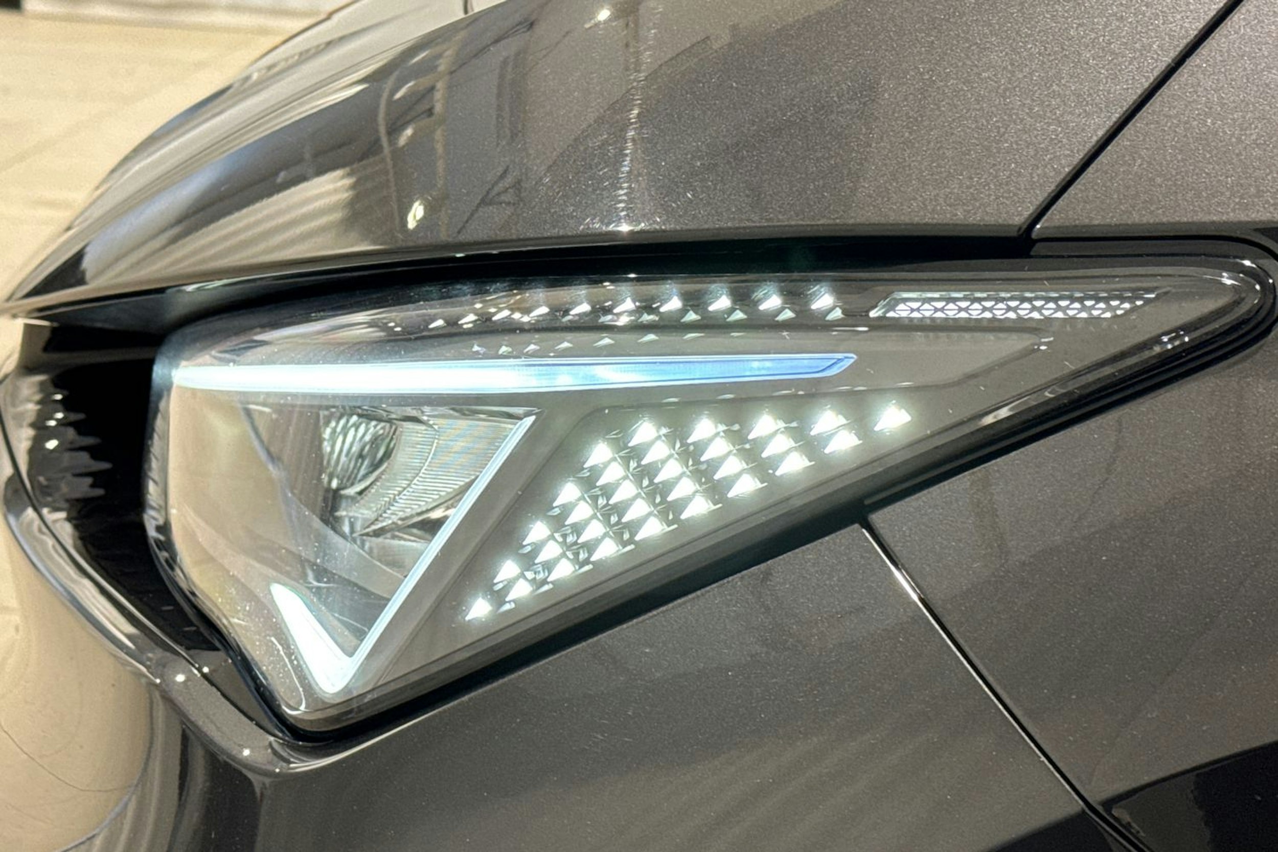 harmaa CUPRA Born 2023 kuva 15.