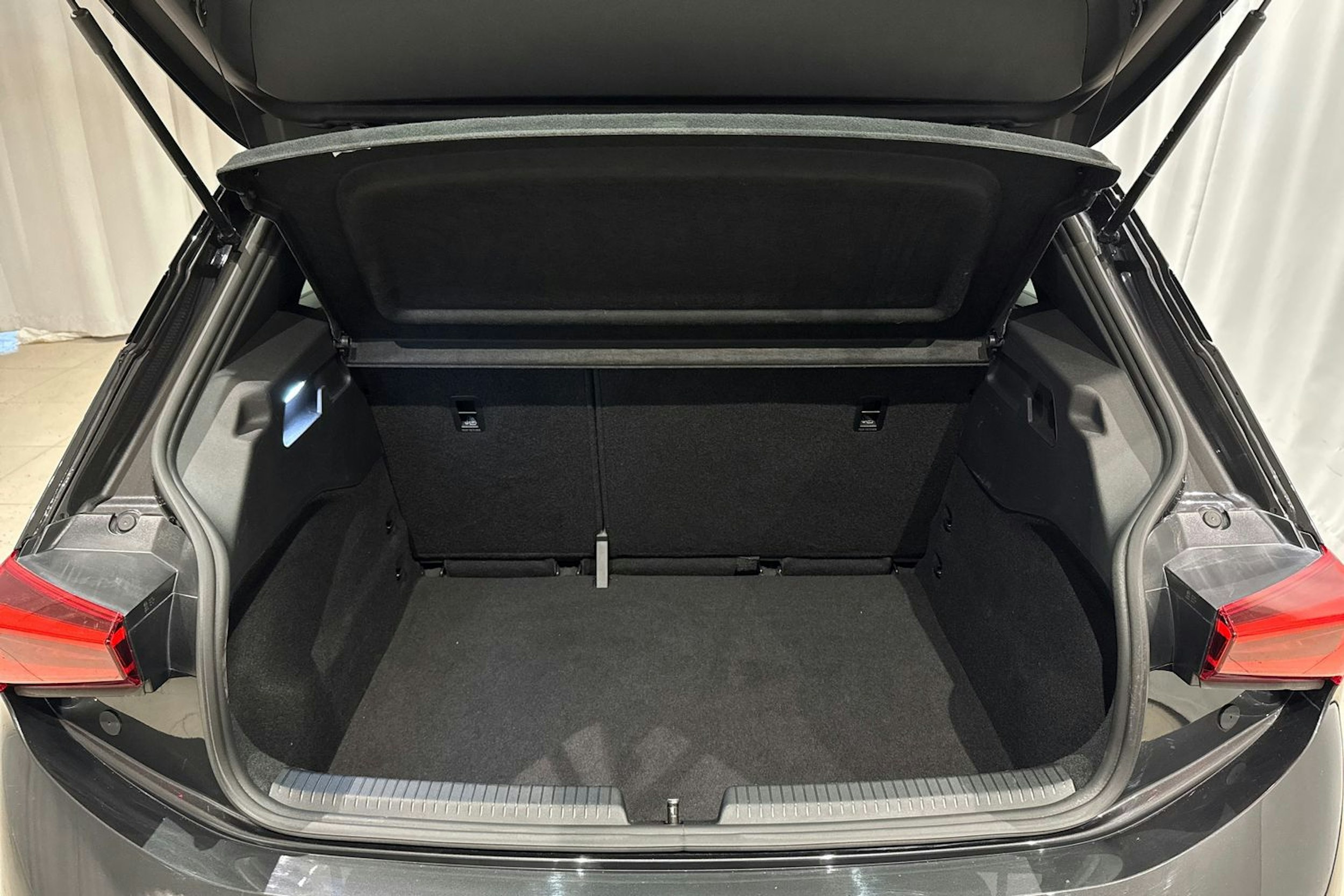 harmaa CUPRA Born 2023 kuva 16.