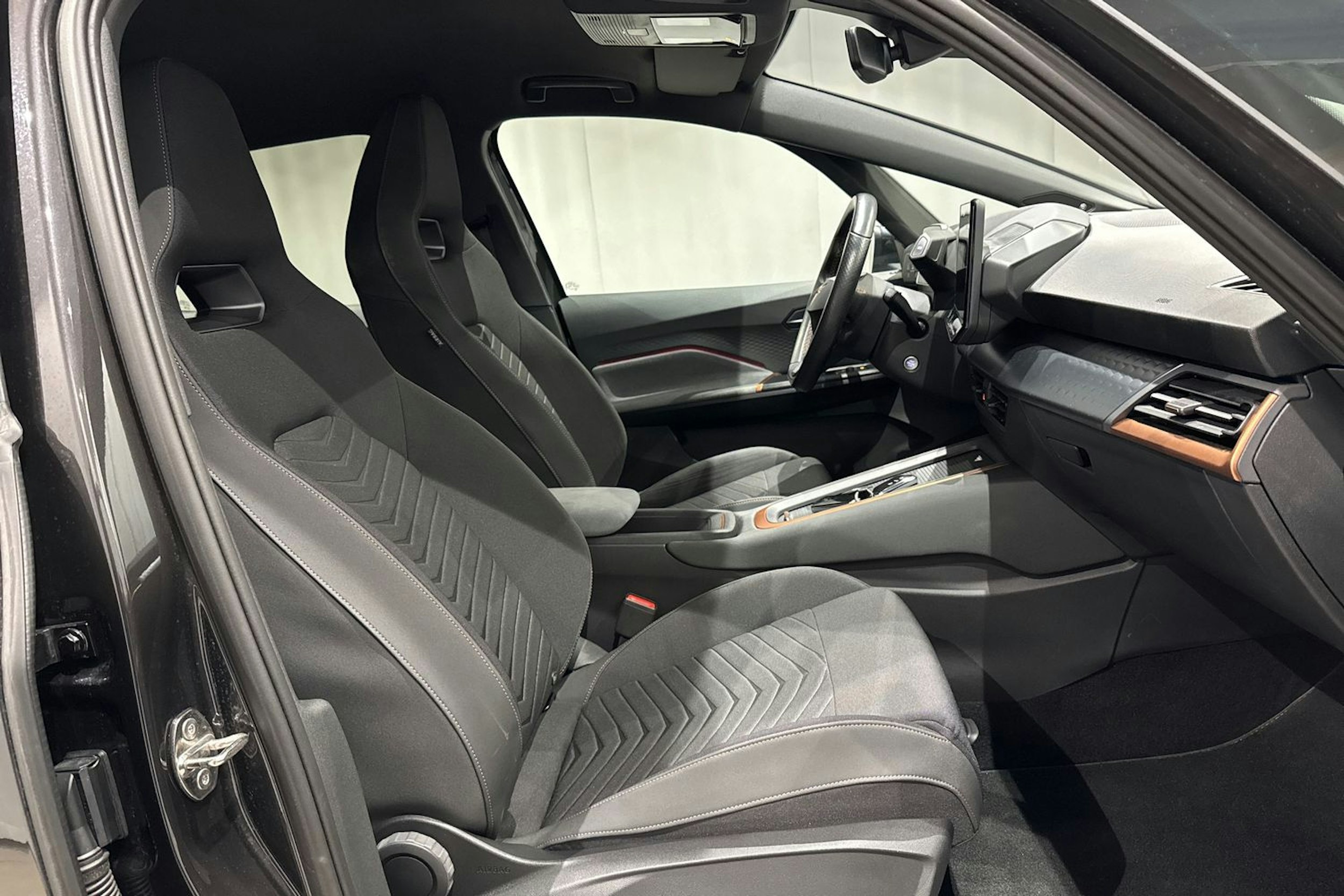 harmaa CUPRA Born 2023 kuva 17.