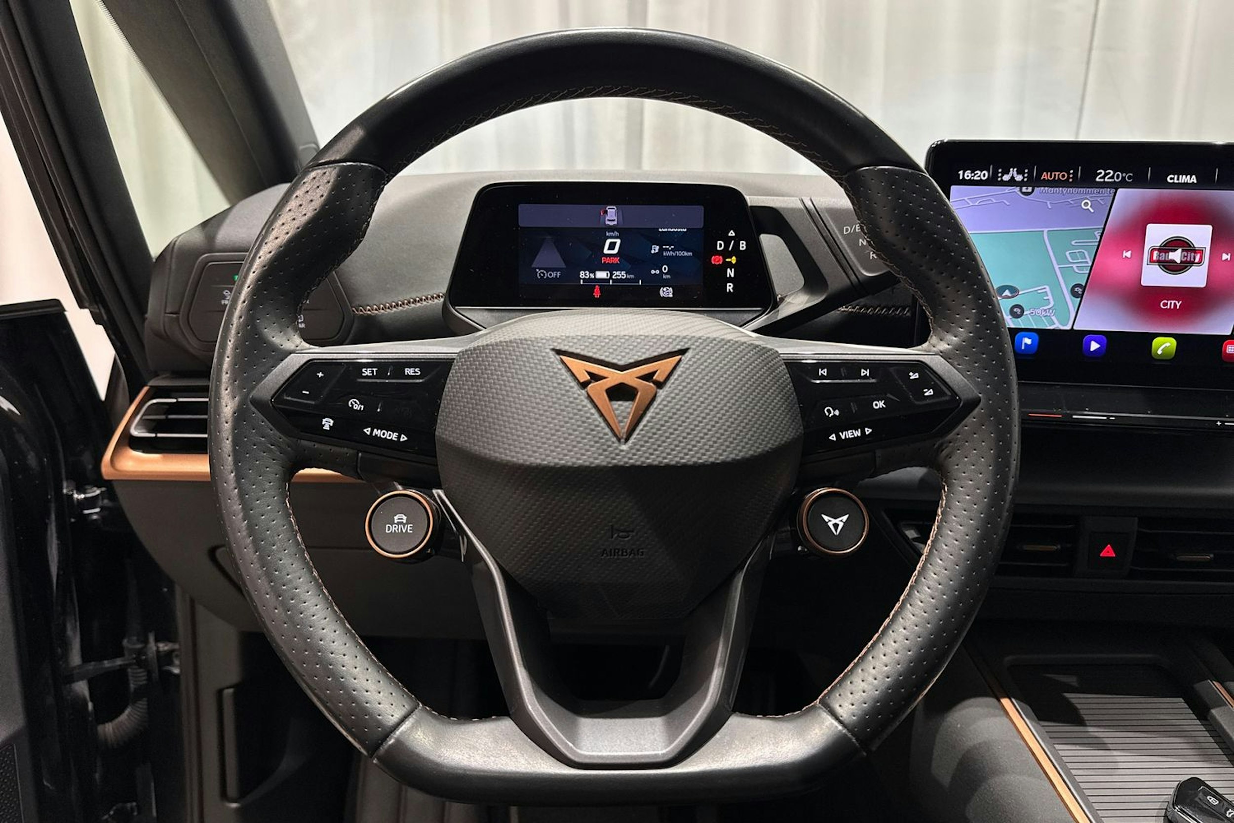 harmaa CUPRA Born 2023 kuva 18.