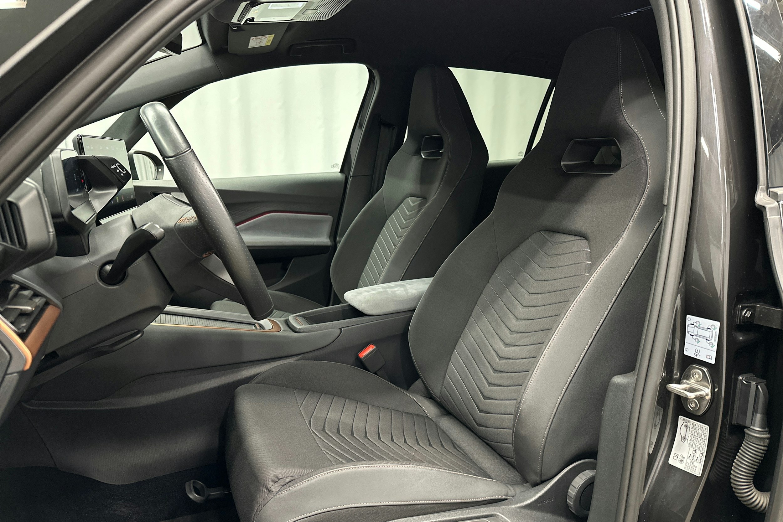 harmaa CUPRA Born 2022 kuva 15.