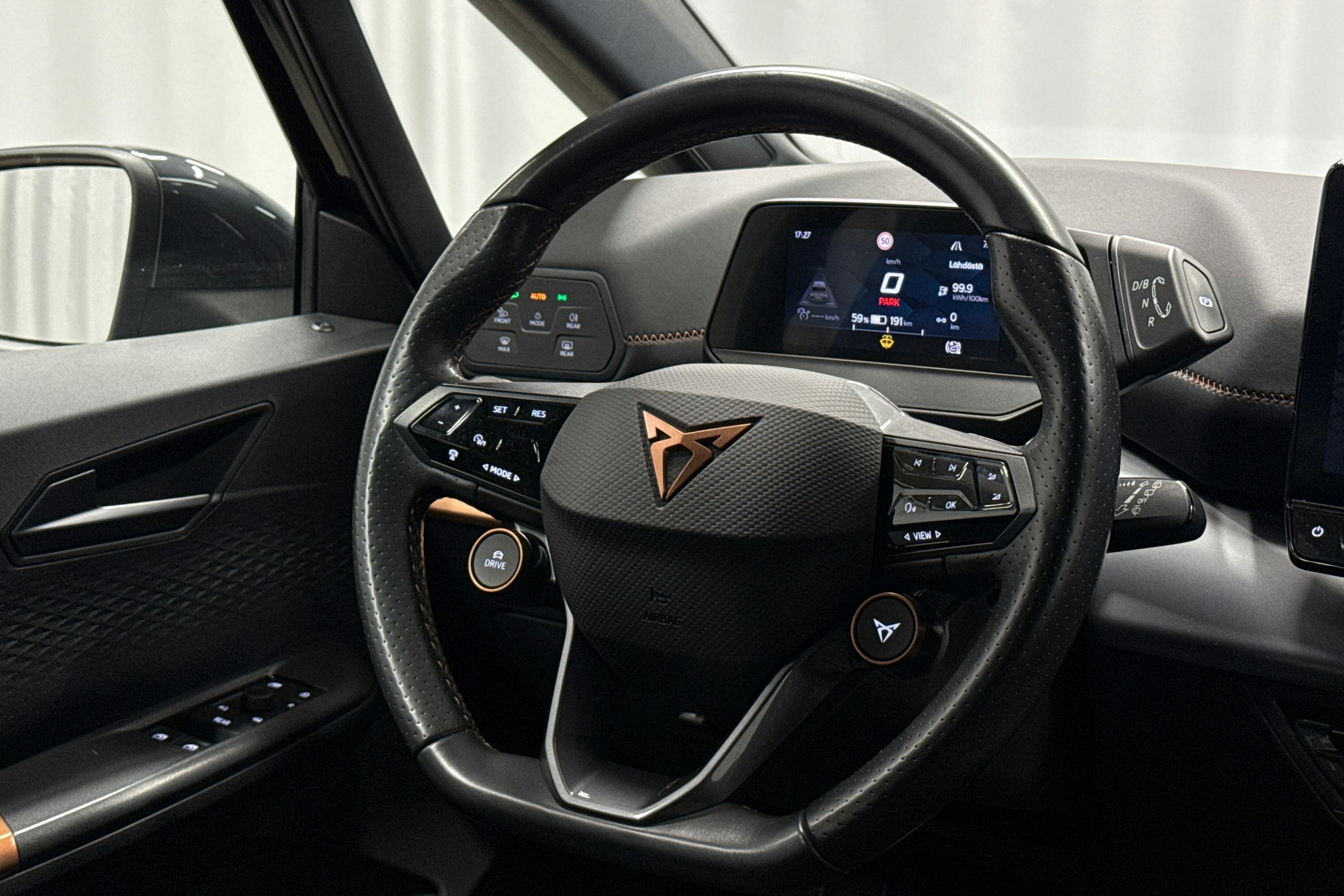 harmaa CUPRA Born 2023 kuva 14.