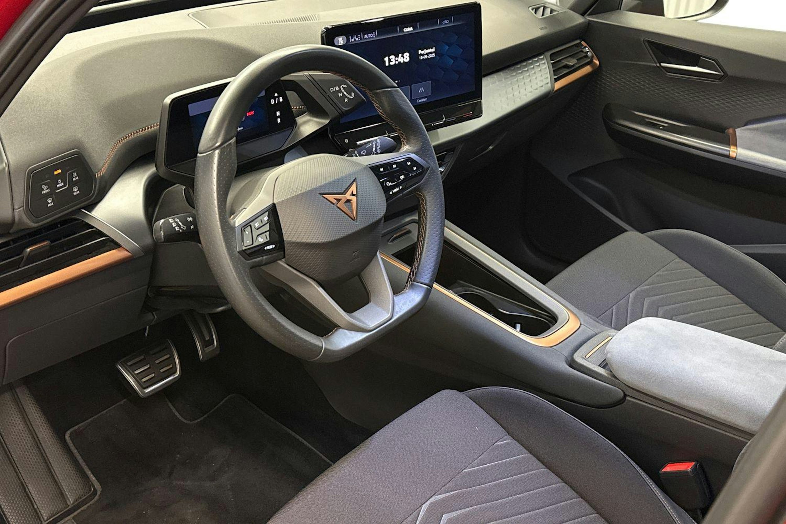 punainen CUPRA Born 2022 kuva 6.