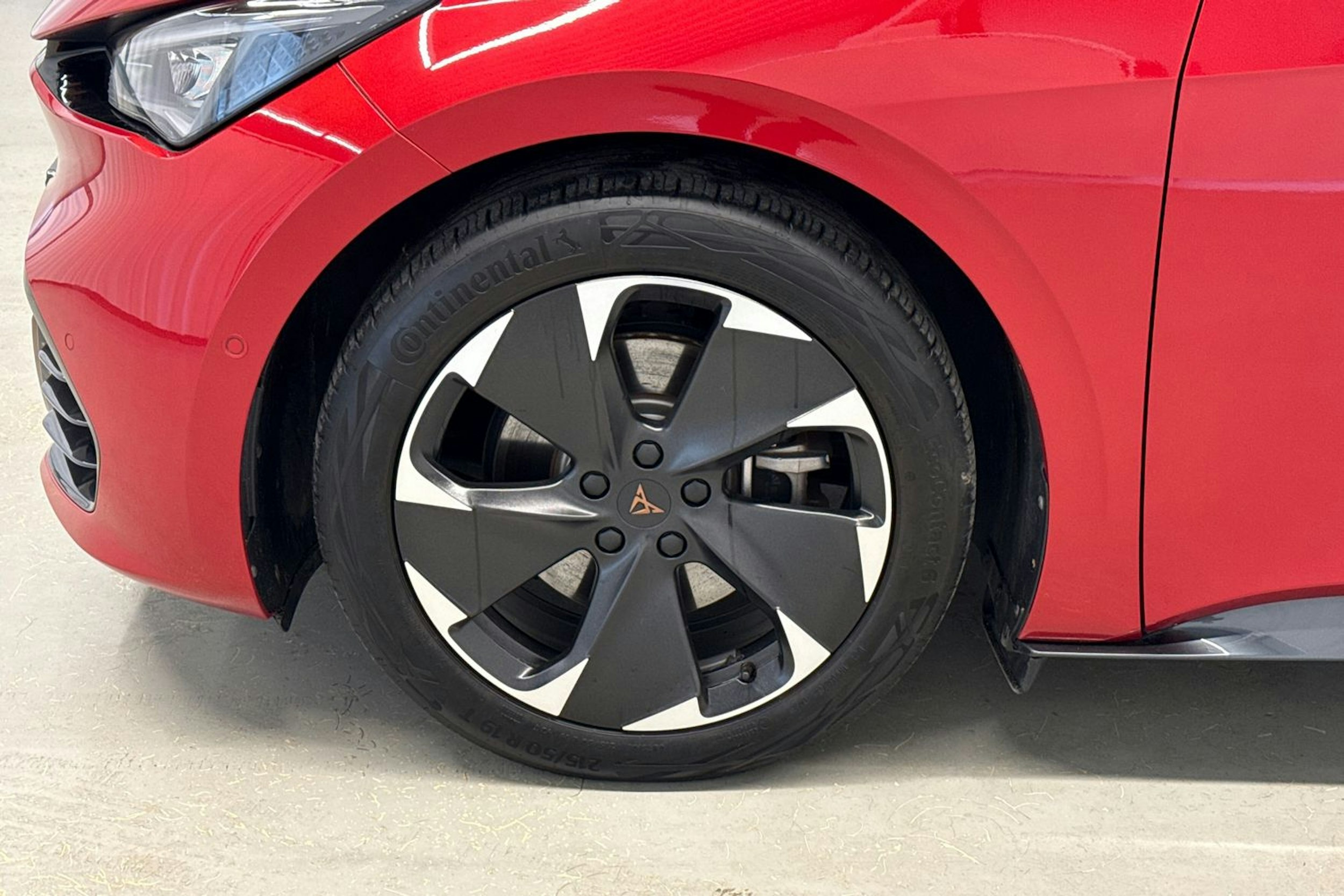 punainen CUPRA Born 2022 kuva 10.