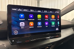 punainen CUPRA Born 2022 kuva 16.
