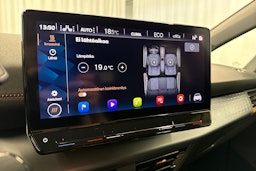 punainen CUPRA Born 2022 kuva 17.