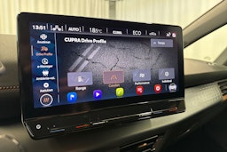 punainen CUPRA Born 2022 kuva 19.