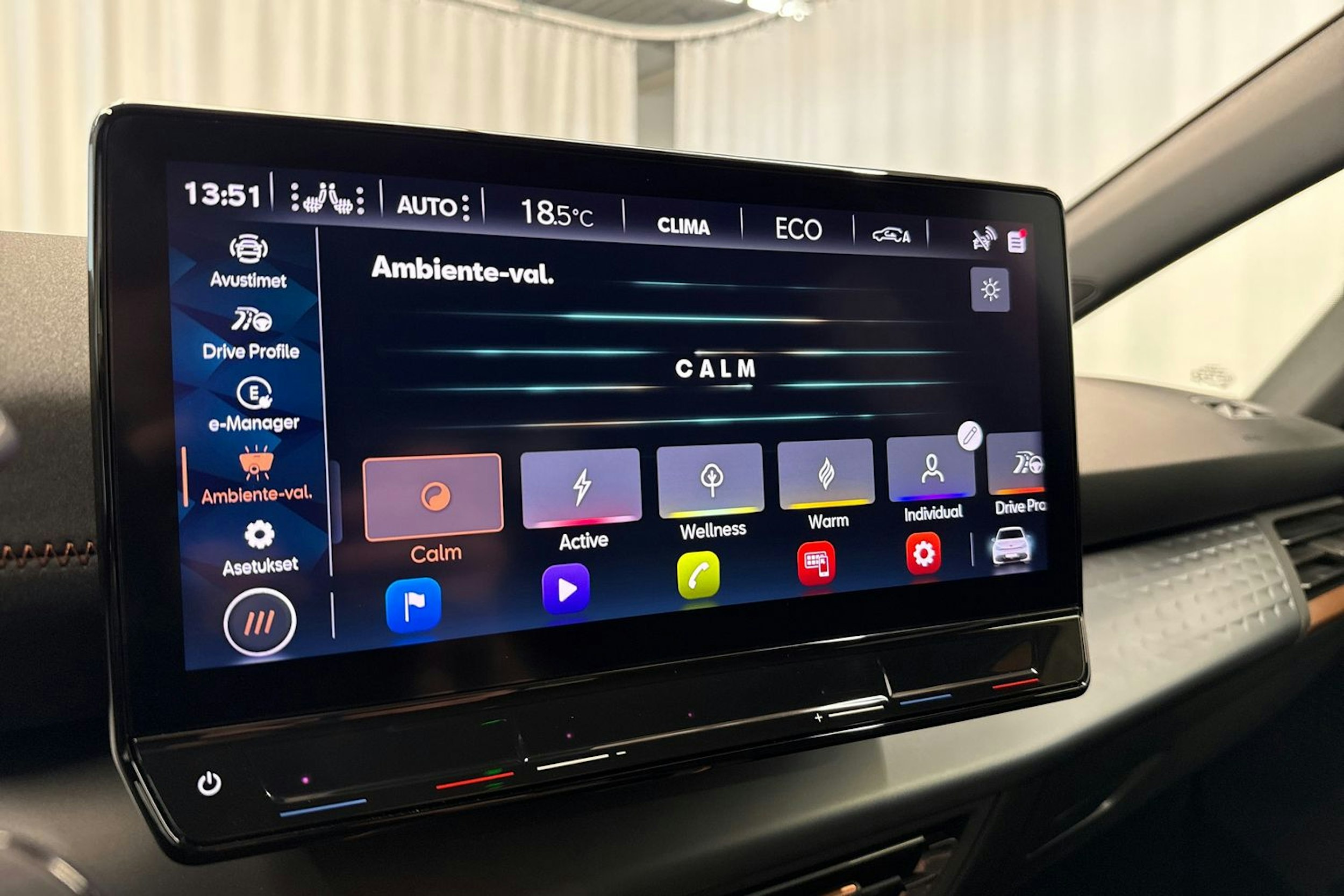 punainen CUPRA Born 2022 kuva 20.