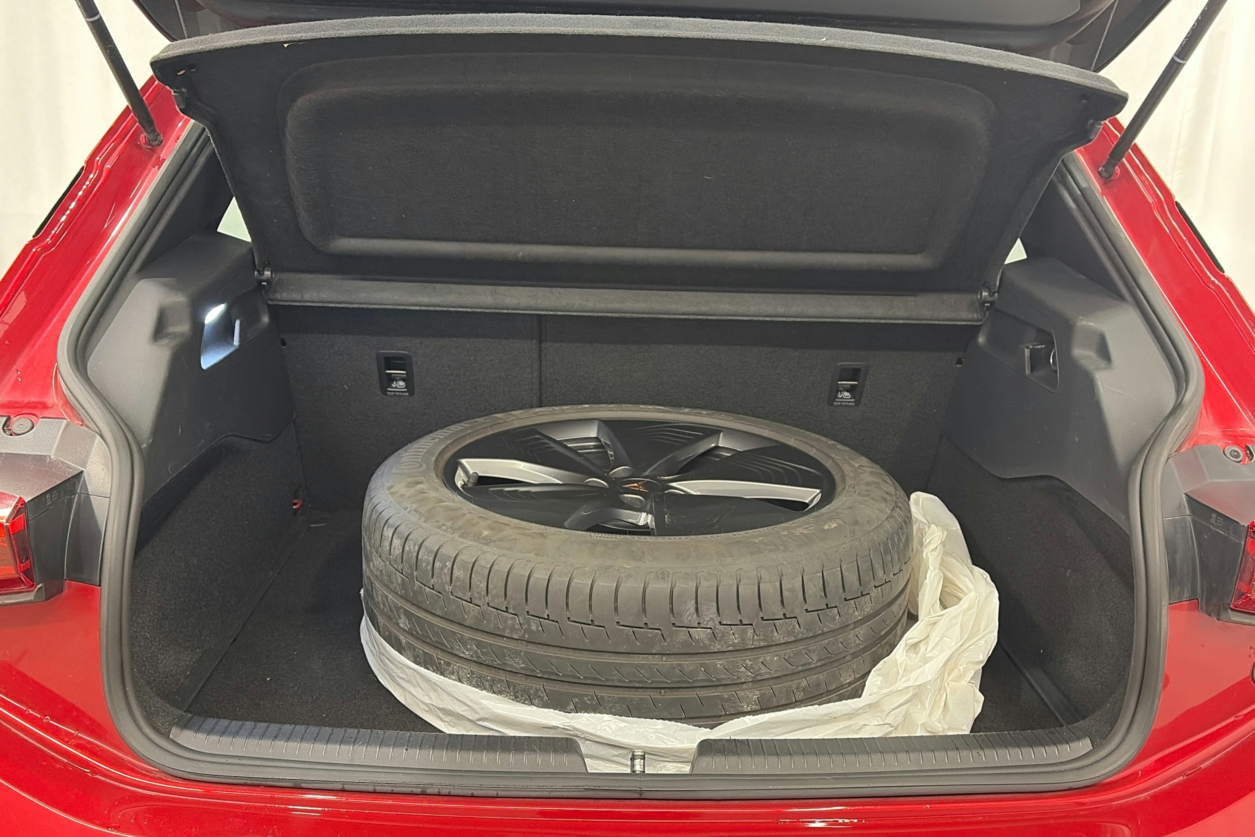 punainen CUPRA Born 2022 kuva 10.