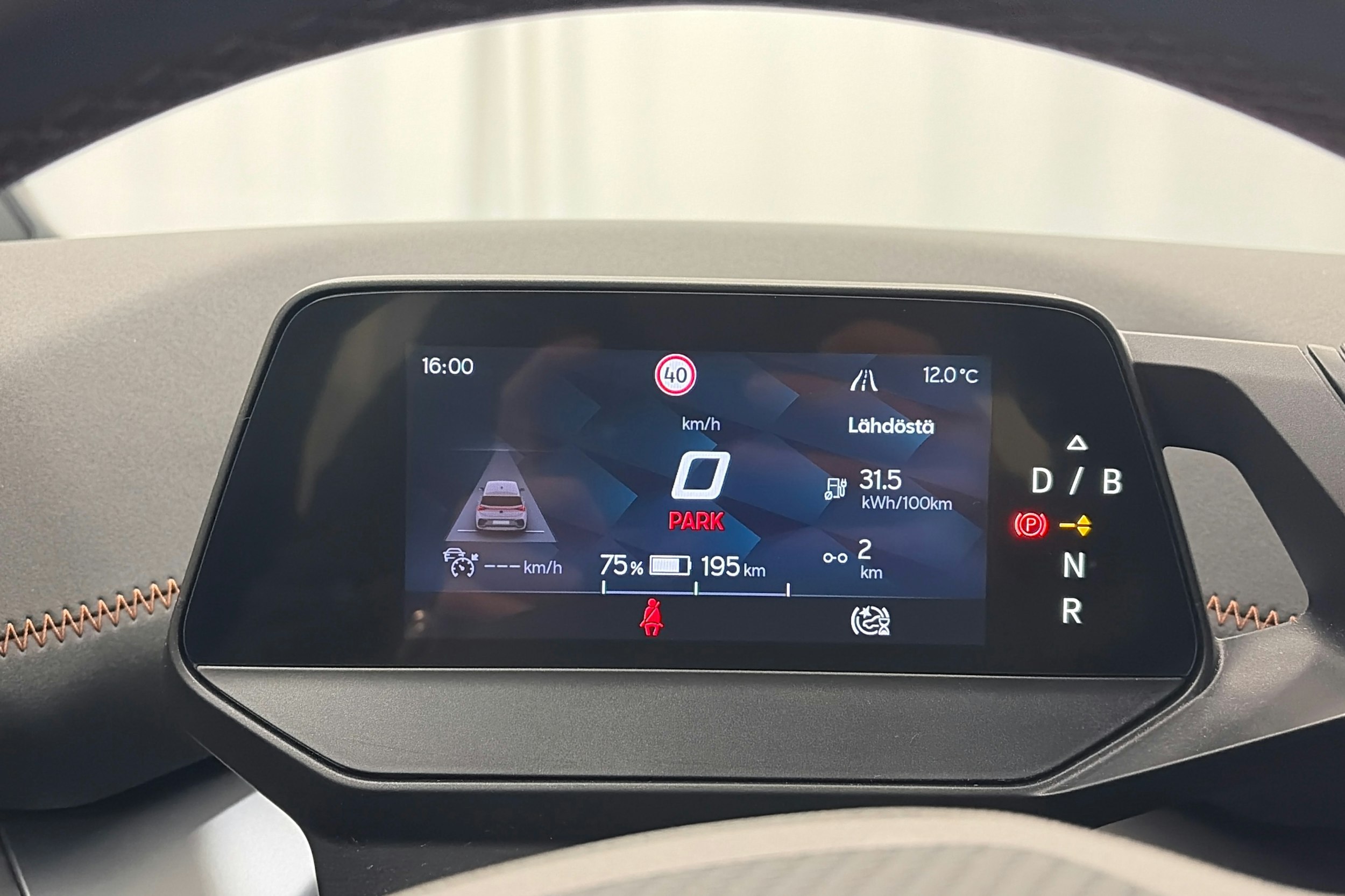 punainen CUPRA Born 2022 kuva 11.