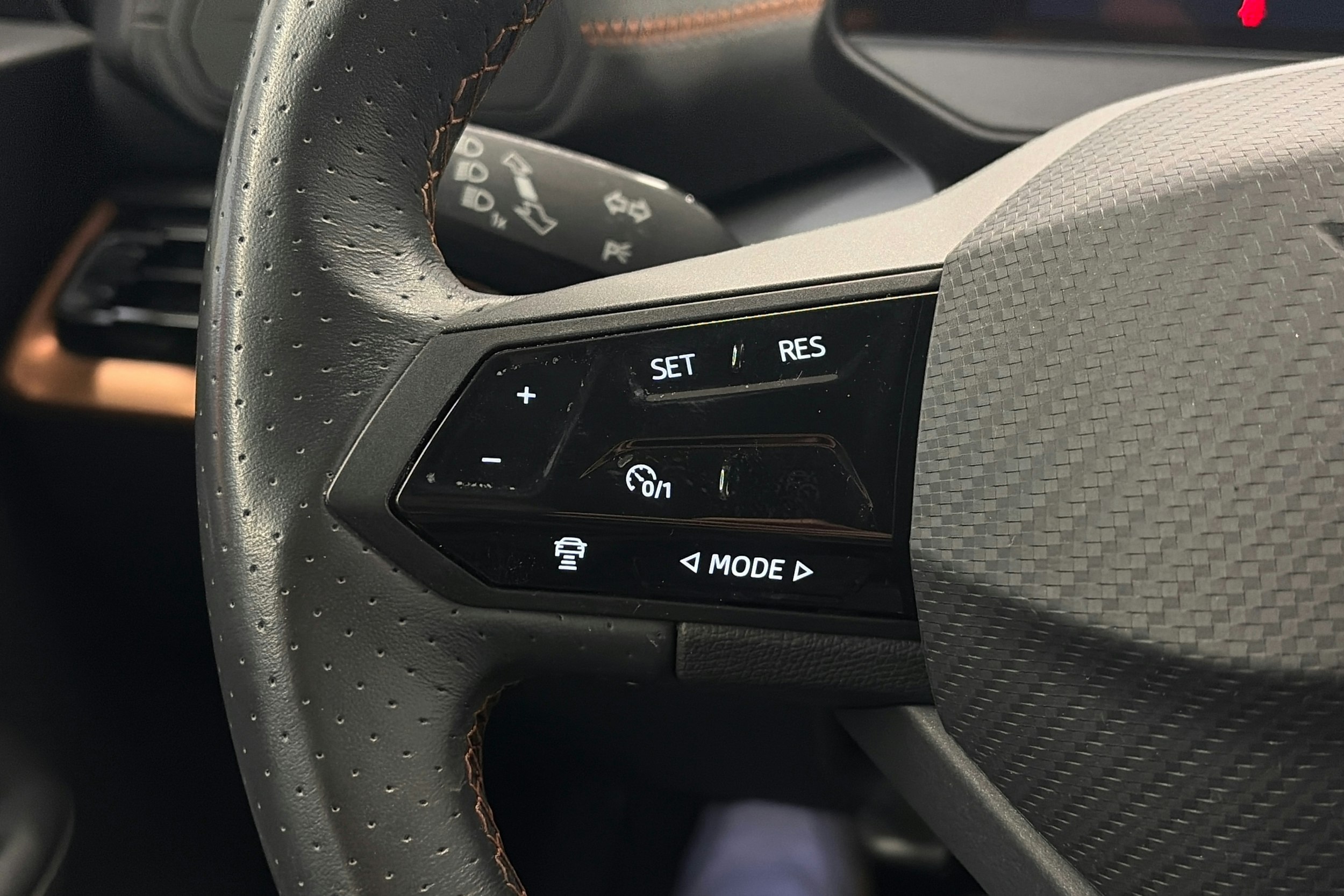 punainen CUPRA Born 2022 kuva 14.