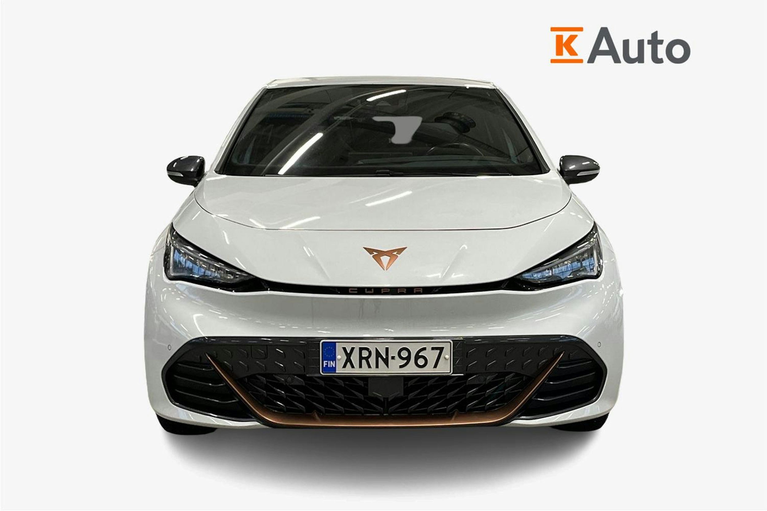 valkoinen CUPRA Born 2022 kuva 5.