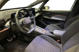 valkoinen CUPRA Born 2022 kuva 7.