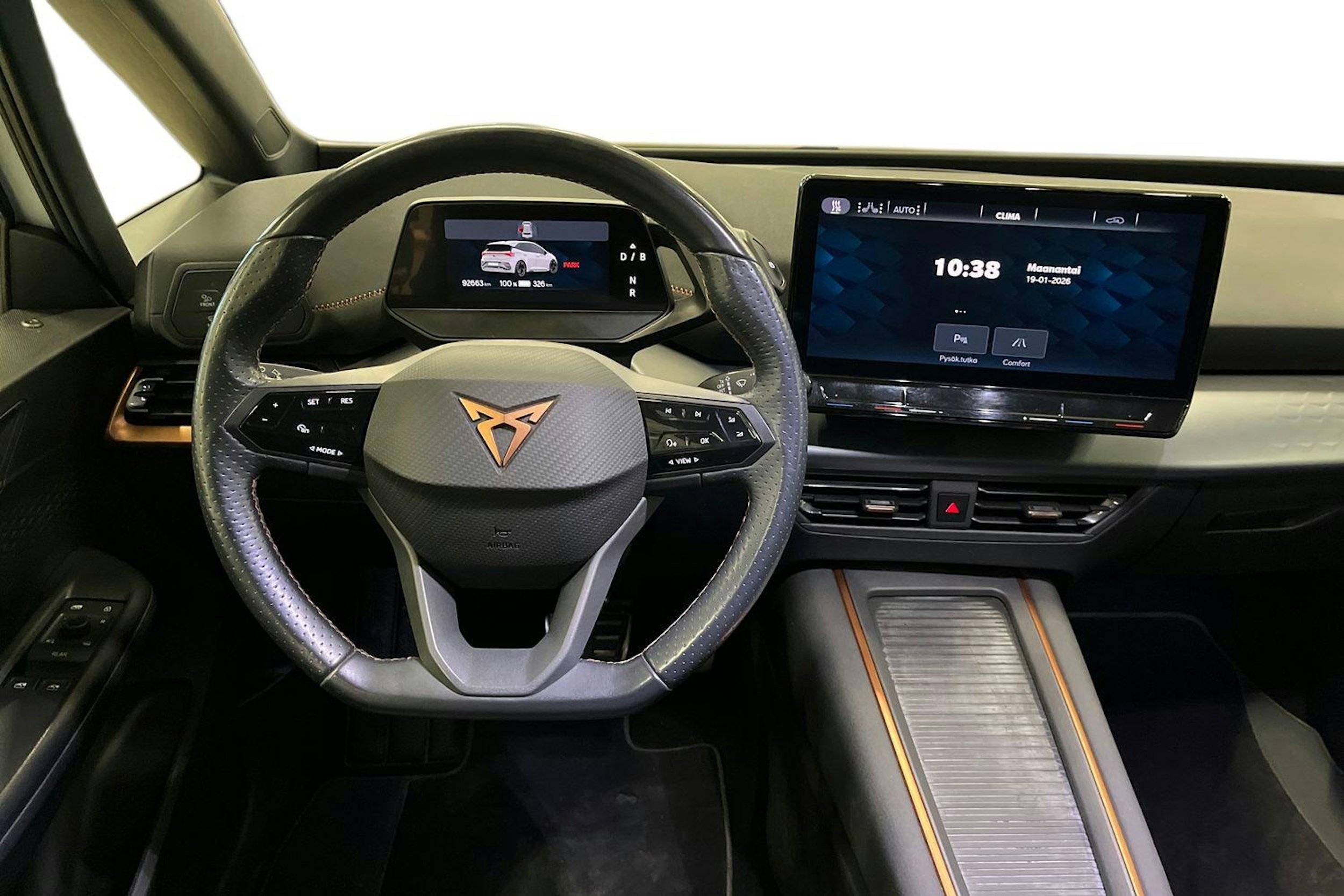 valkoinen CUPRA Born 2022 kuva 9.