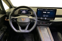 valkoinen CUPRA Born 2022 kuva 9.