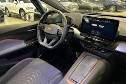 valkoinen CUPRA Born 2022 kuva 16.