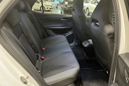 valkoinen CUPRA Born 2022 kuva 17.