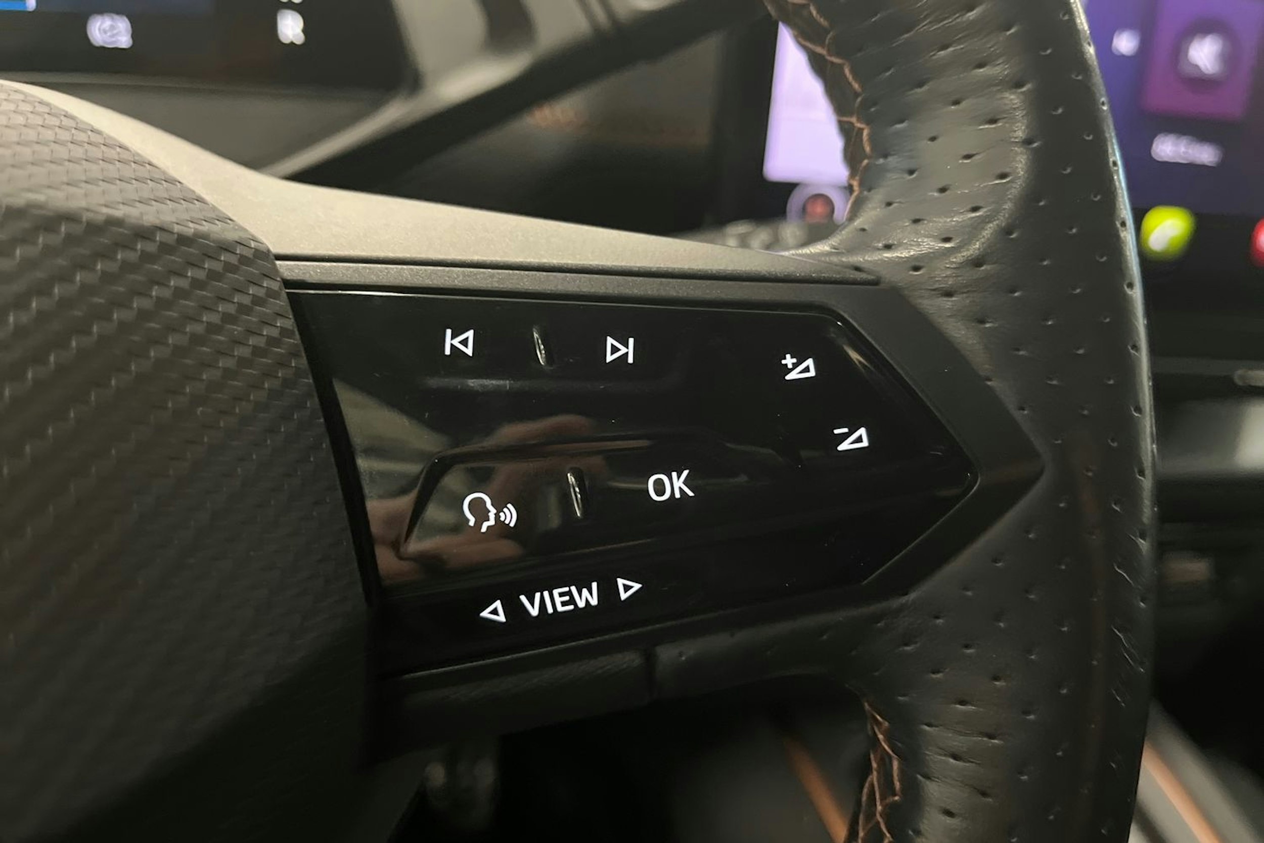 valkoinen CUPRA Born 2022 kuva 21.