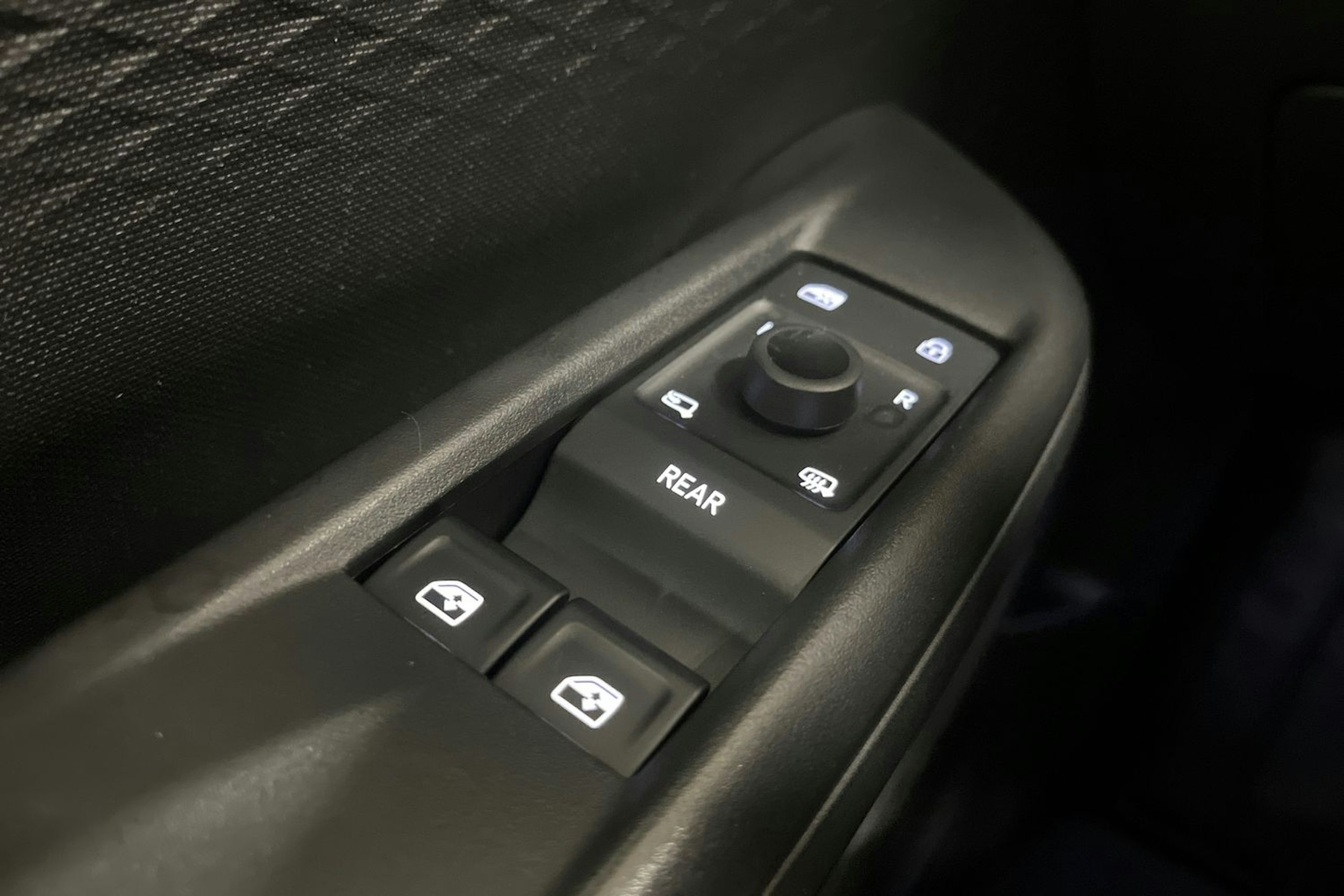 valkoinen CUPRA Born 2022 kuva 23.