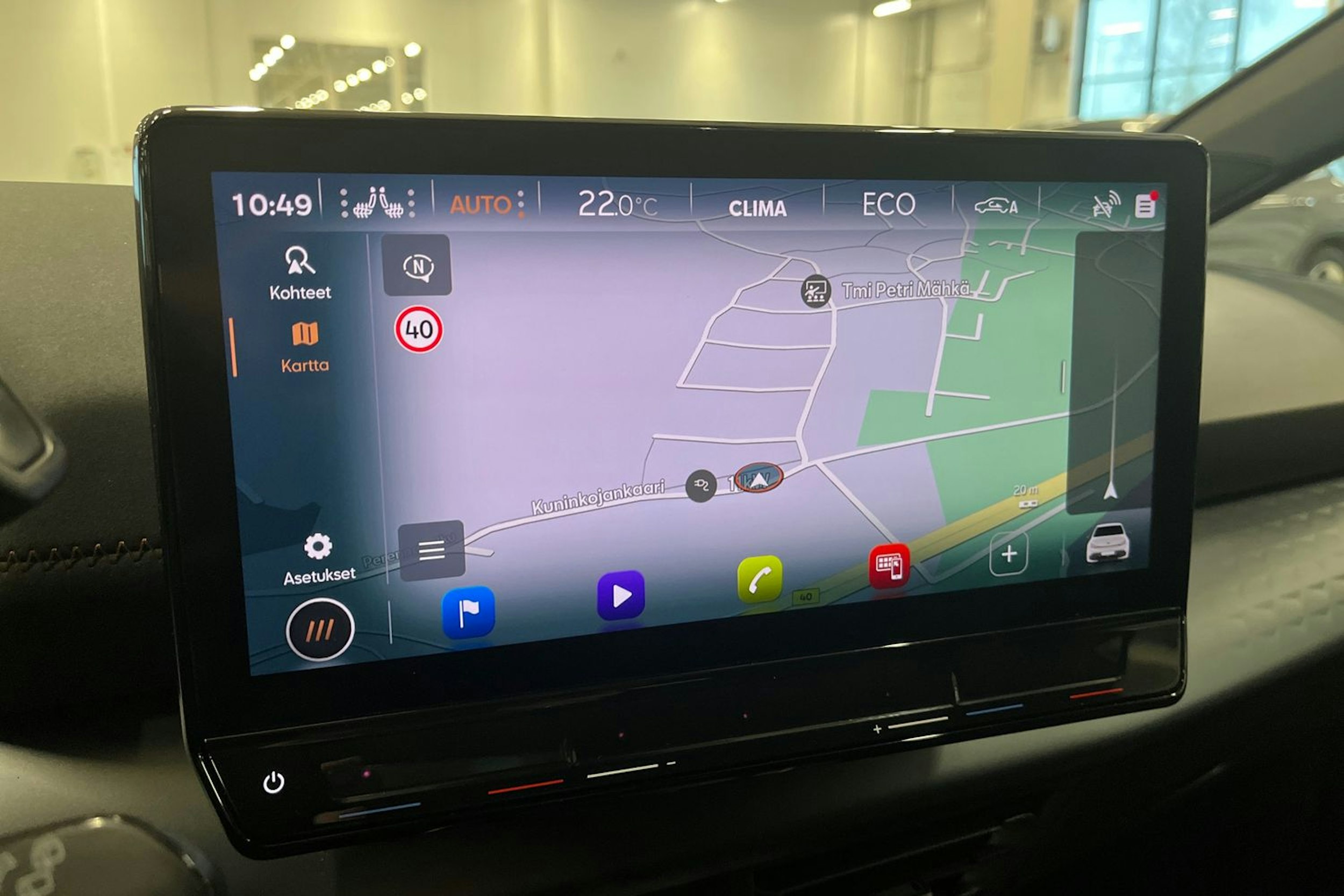 valkoinen CUPRA Born 2022 kuva 26.