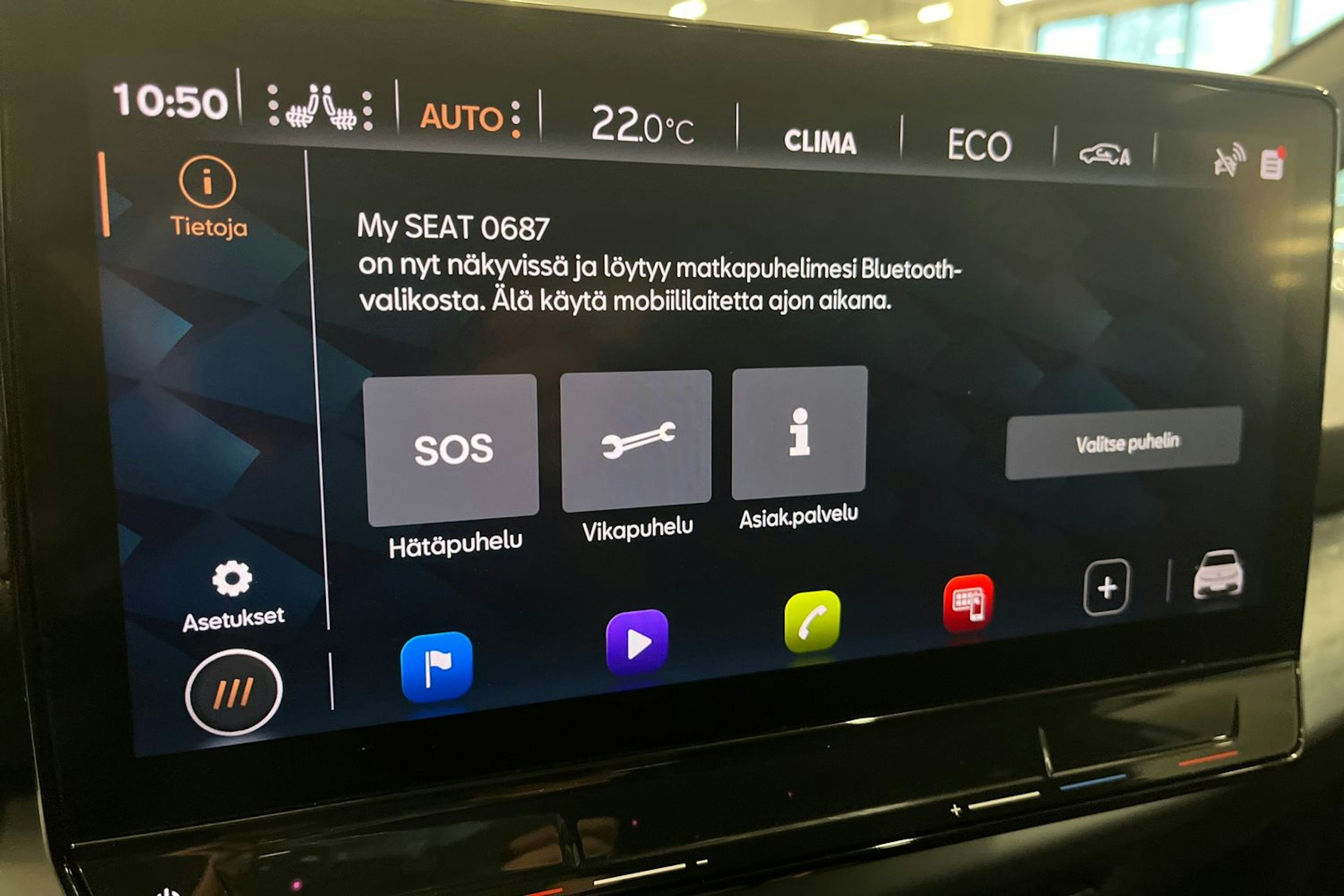 valkoinen CUPRA Born 2022 kuva 28.