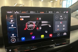 valkoinen CUPRA Born 2022 kuva 32.