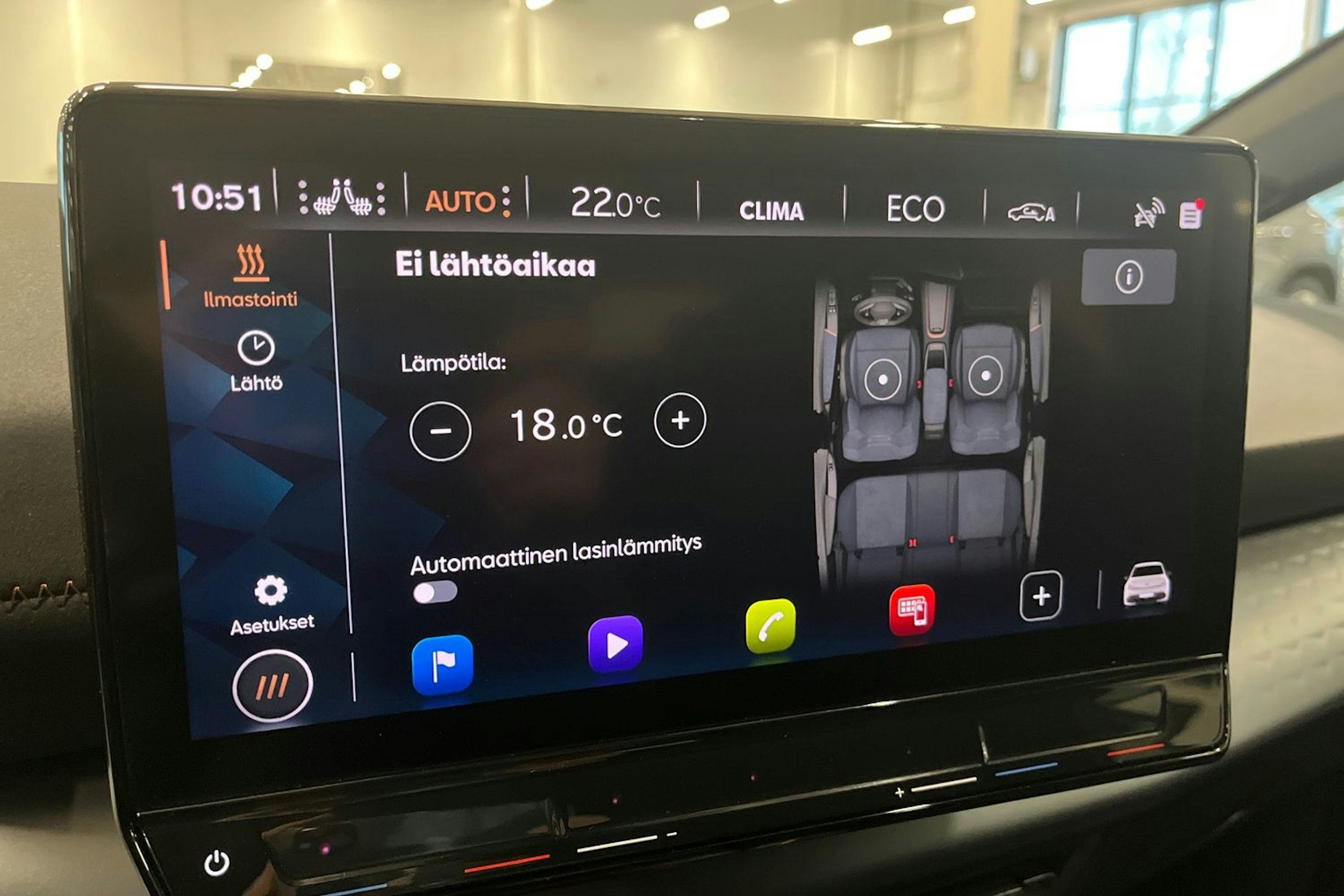 valkoinen CUPRA Born 2022 kuva 33.