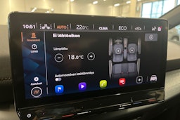 valkoinen CUPRA Born 2022 kuva 33.