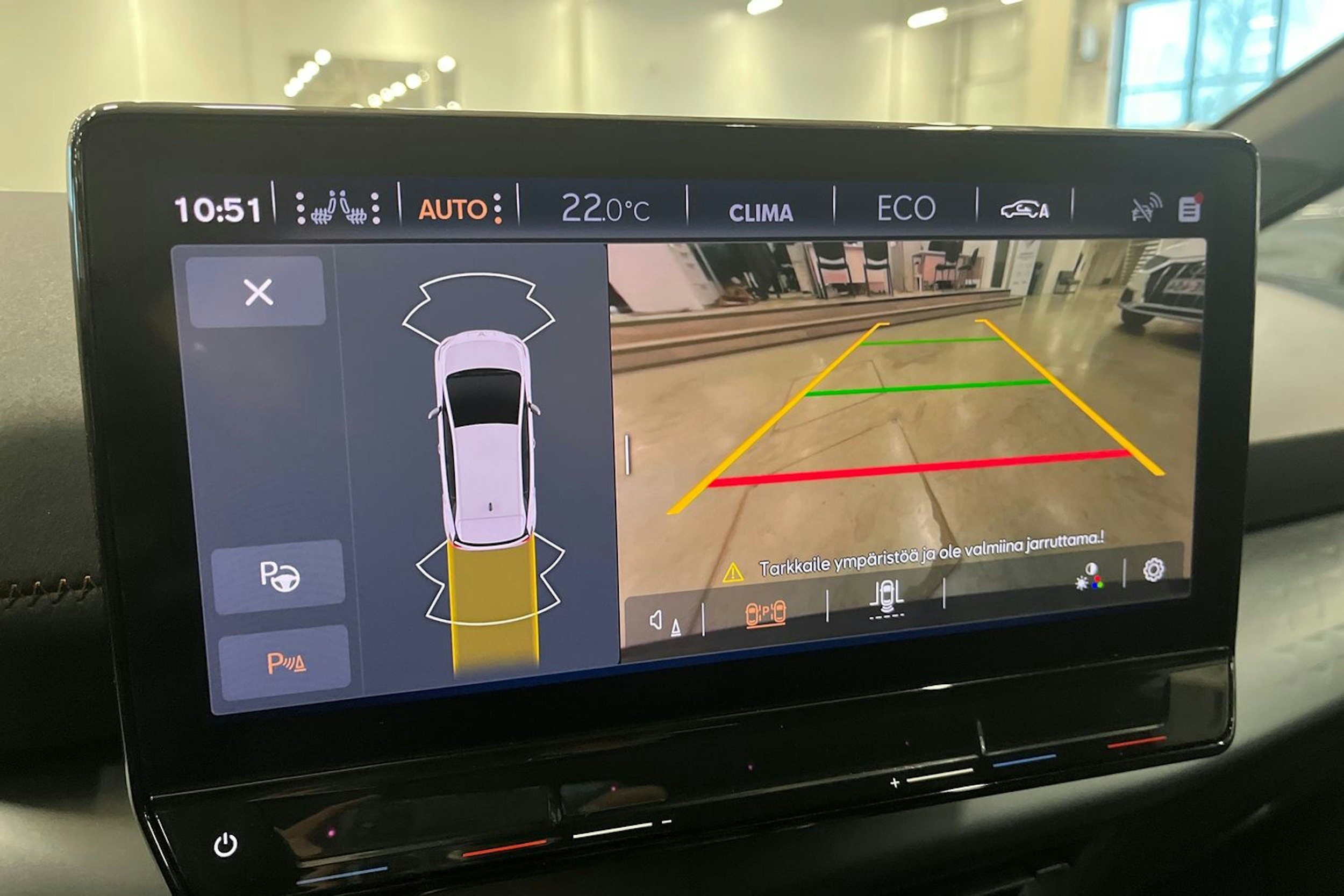 valkoinen CUPRA Born 2022 kuva 34.