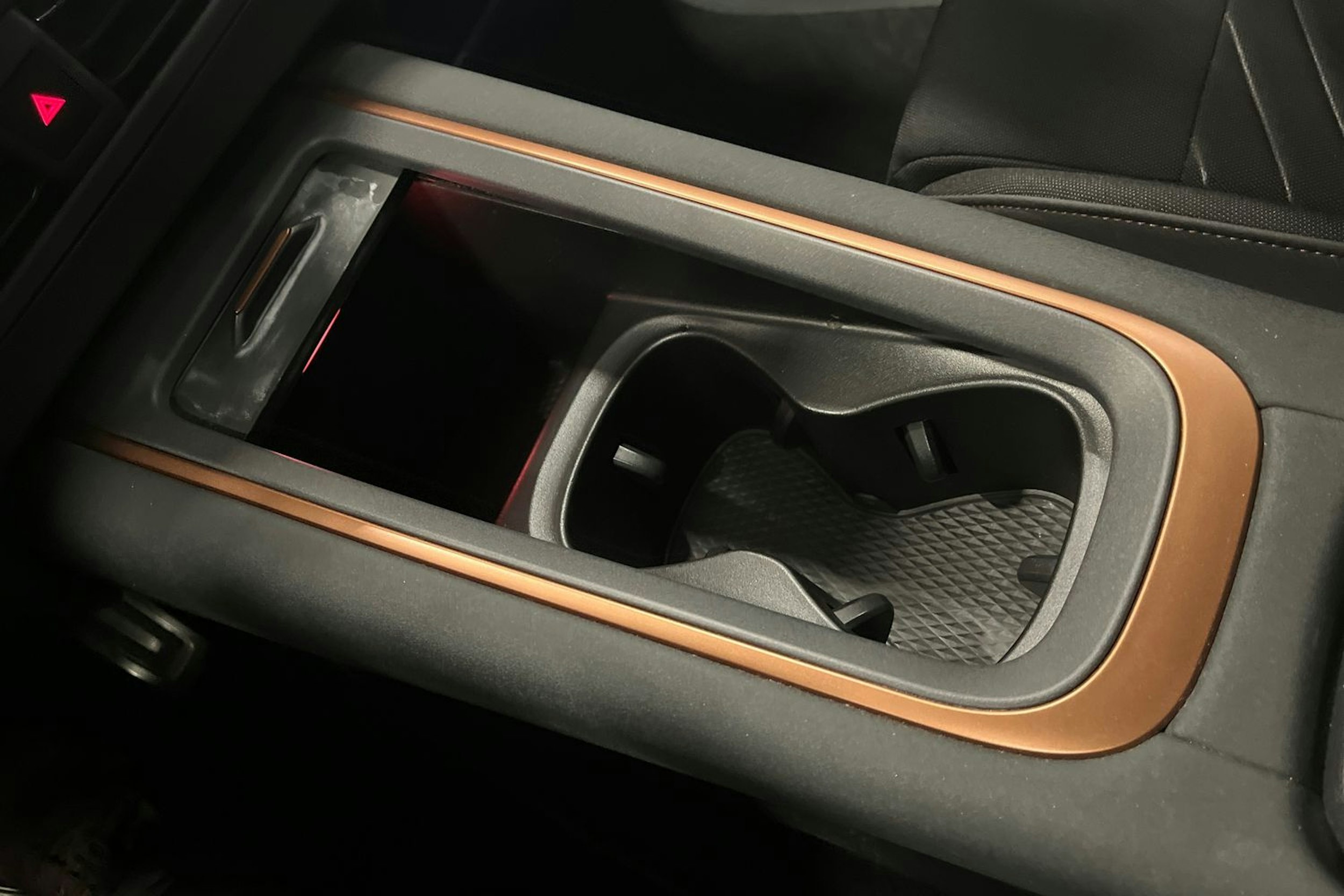 valkoinen CUPRA Born 2022 kuva 35.