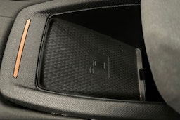 valkoinen CUPRA Born 2022 kuva 36.