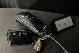 valkoinen CUPRA Born 2022 kuva 37.