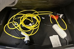 valkoinen CUPRA Born 2022 kuva 39.