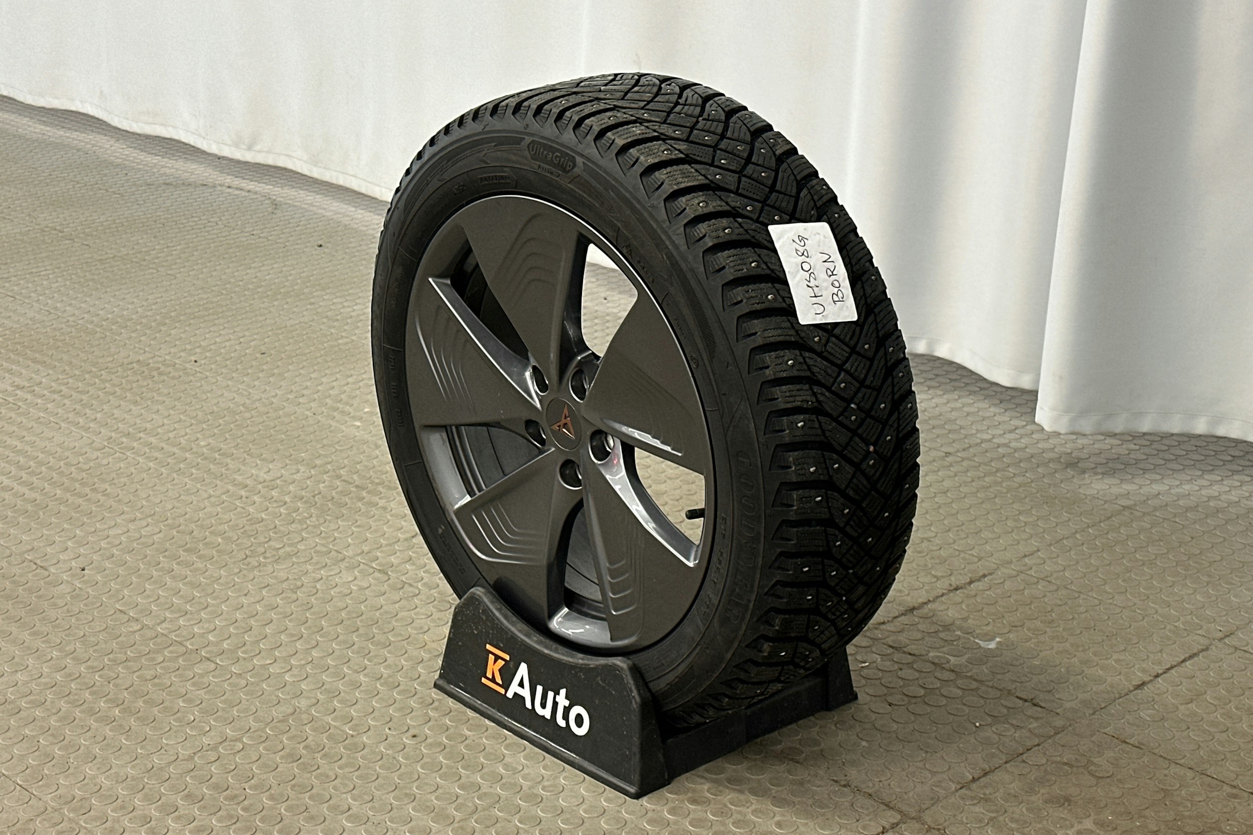harmaa CUPRA Born 2022 kuva 10.